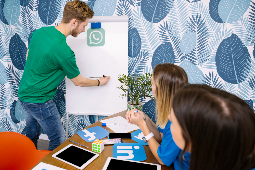 empresários analisando leads de qualidade